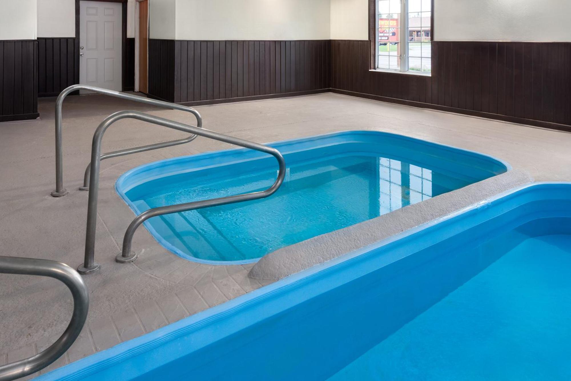 Americinn By Wyndham Eagle River Downtown Екстер'єр фото