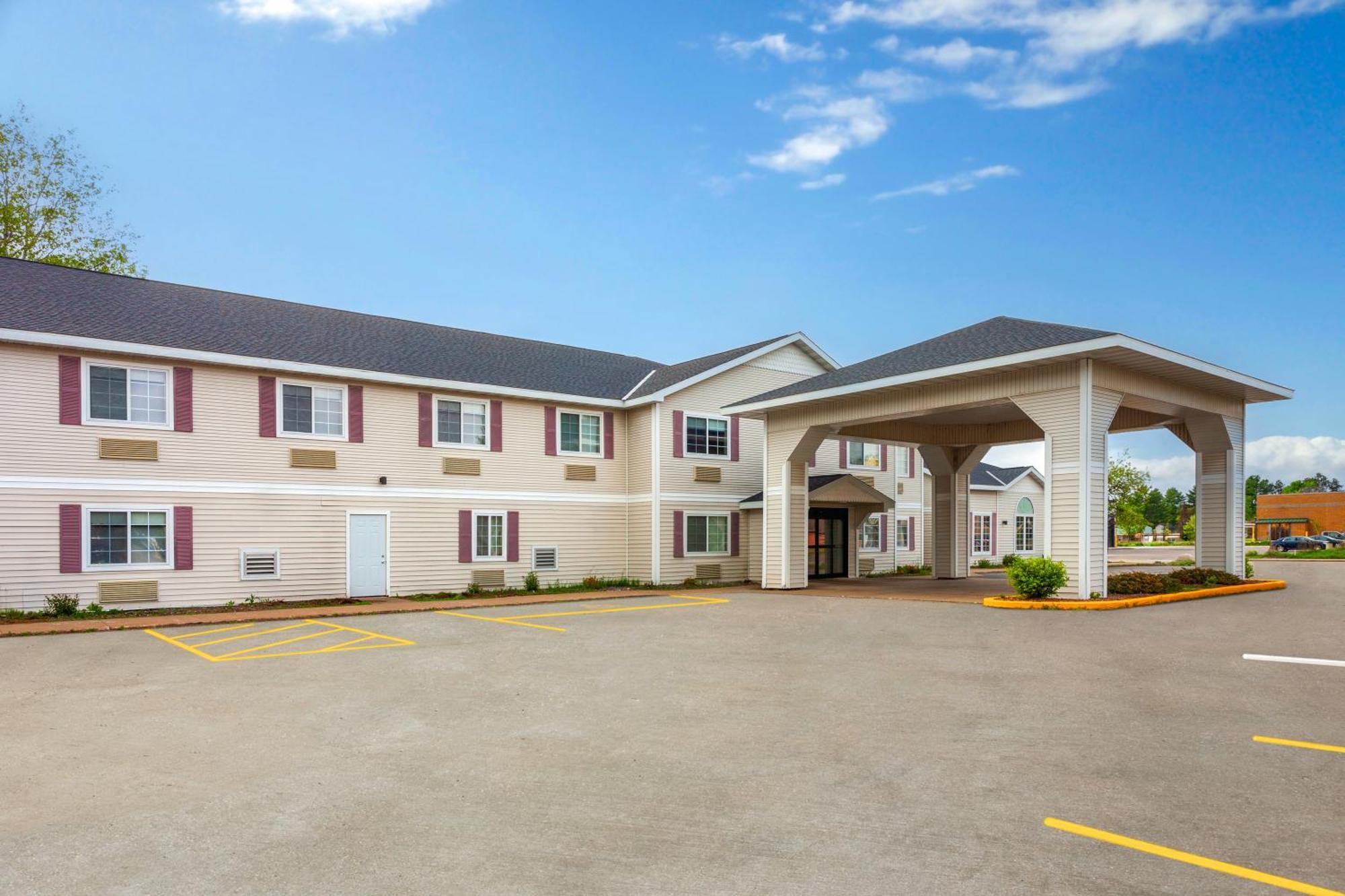 Americinn By Wyndham Eagle River Downtown Екстер'єр фото