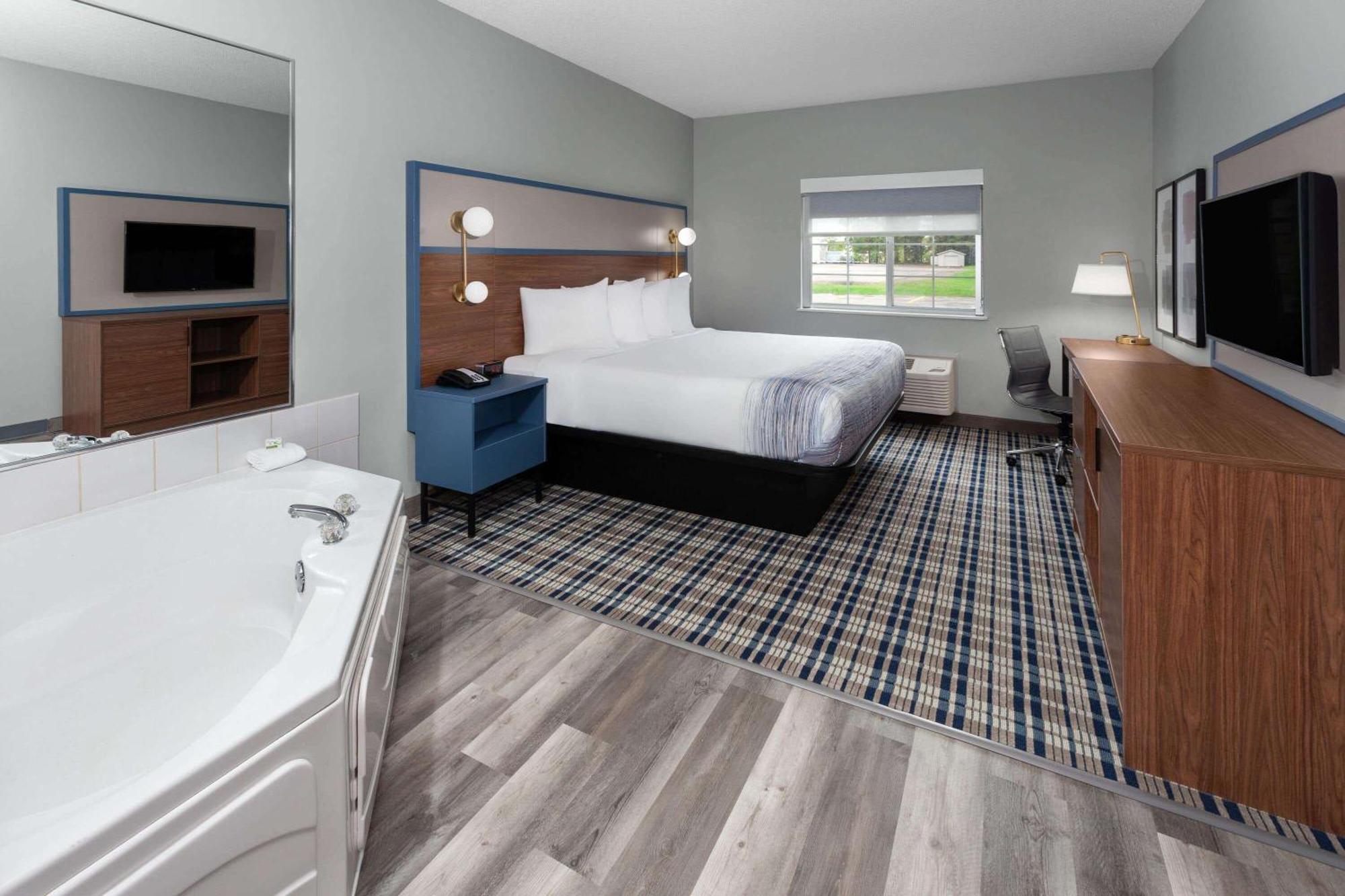 Americinn By Wyndham Eagle River Downtown Екстер'єр фото
